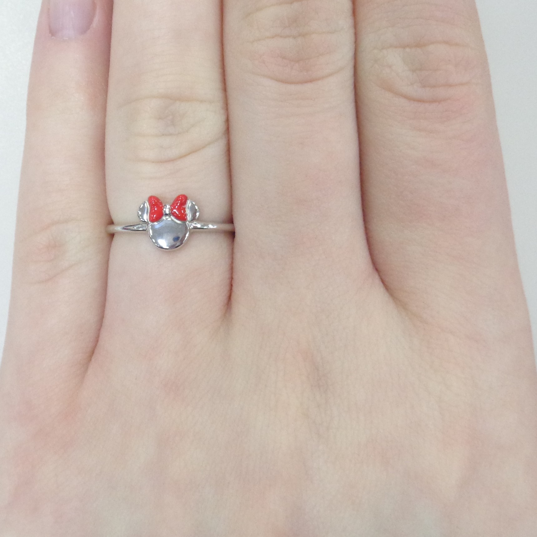 Серебряное кольцо 925 пробы; незамкнутое; вставки Эмаль красн.;